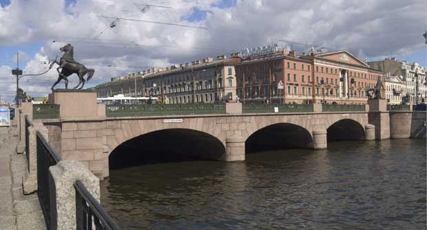 Фото Аничков мост через реку Фонтанку
