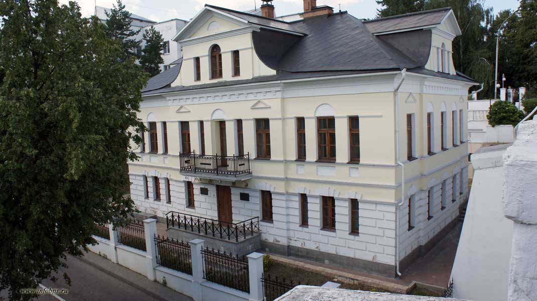 Дом Болконского. Двухэтажный особняк конца XVIII века.