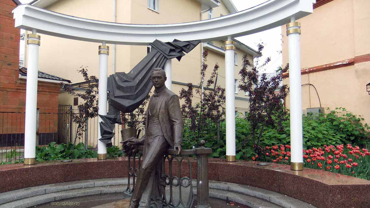 Памятник Леониду Собинову 