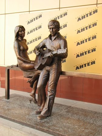 Фото Памятник Владимиру Высоцкому и Марине Влади в Екатеринбурге