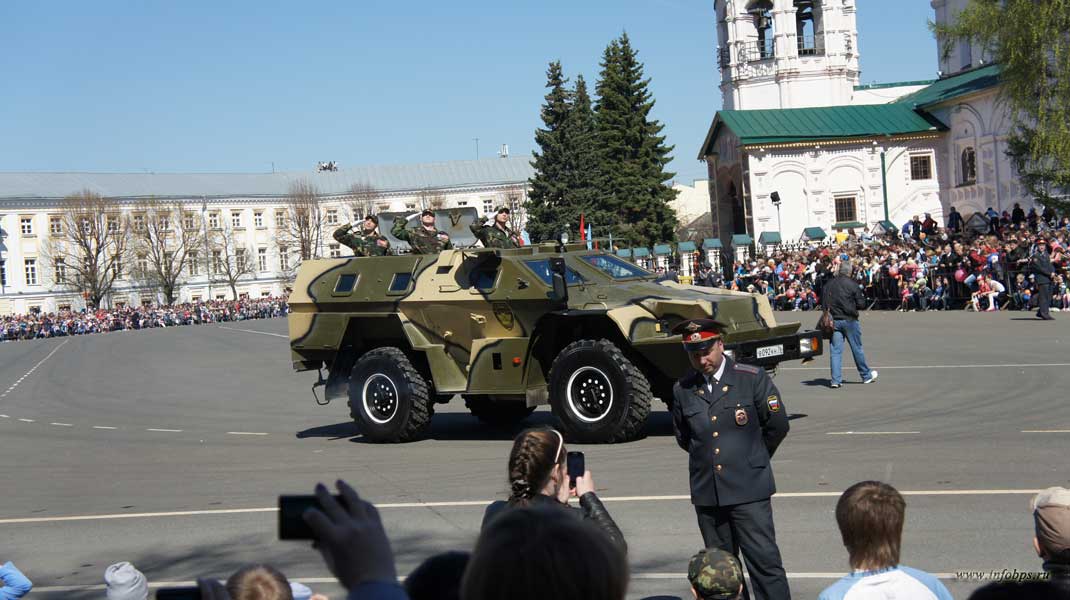 9 мая!  Празднование Дня Победы в Ярославле. Парад.